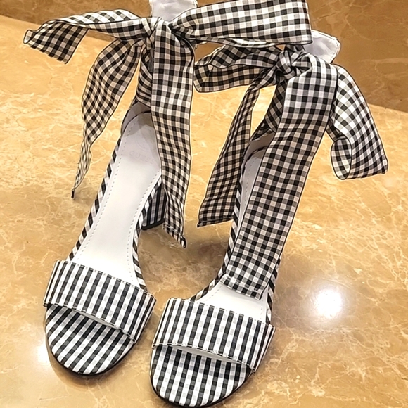 Guess Black/White Gingham Patterned ankle-wrap block-heeled open-toe shoes,  8M - Picture 2 of 16